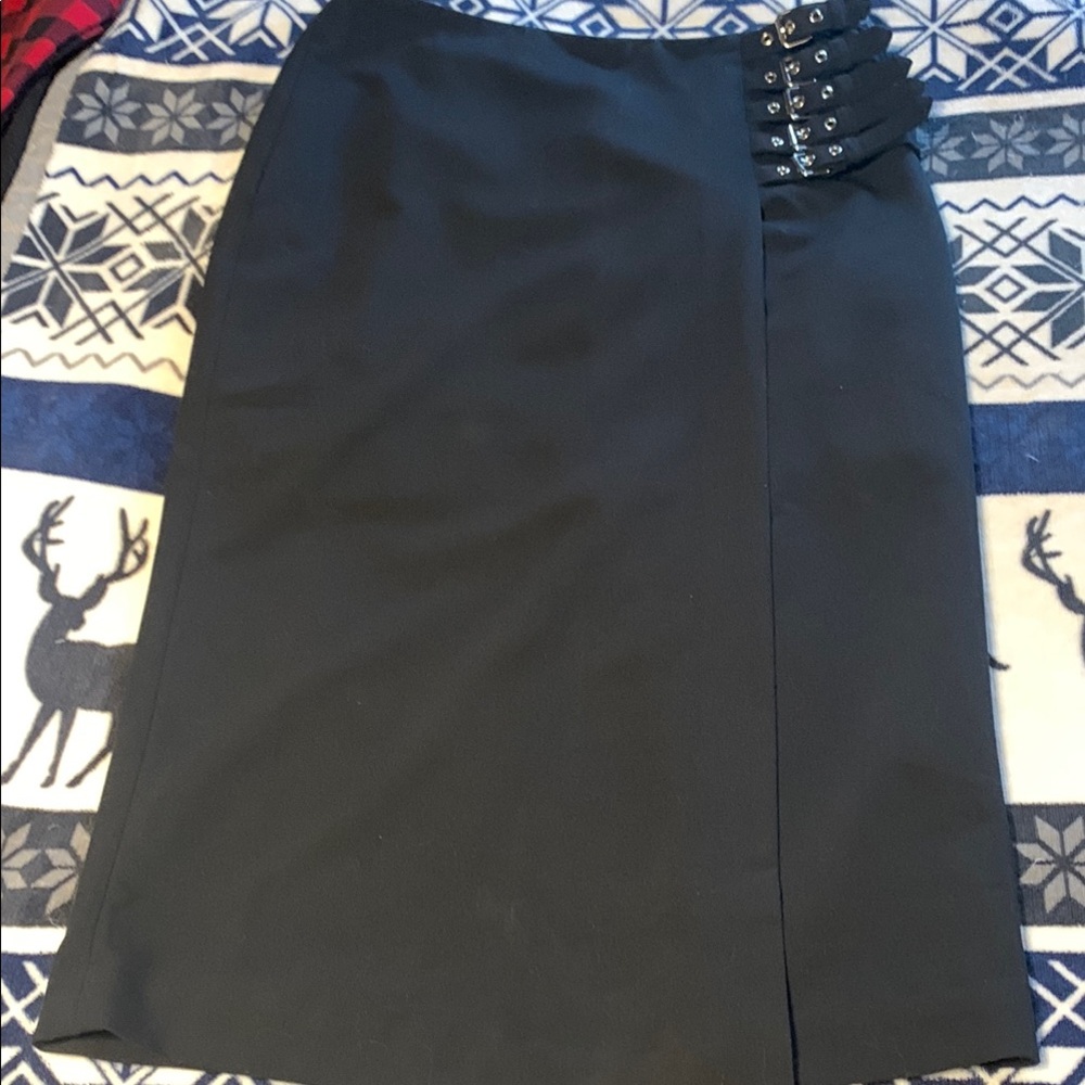 Elegant Black Skirt w/buckles. Size 6 Tall. EC